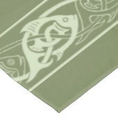 Keltische Knüpfarbeit Fische in Grün Tischdecke (Schrägansicht)