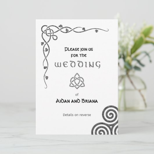 Keltische Symbole und Blattwerk auf weiß, modern Einladung (Stehend Vorderseite)