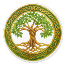 Keltischer Baum mit grünen und goldenen Akzenten