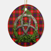Keltischer Dreiheits-Knoten und Clan Fraser Tartan Keramikornament (Links)
