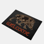 Keltischer Eber-Design Türmatte 18" x 24" (Schrägansicht)