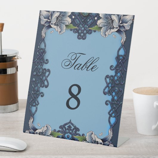 keltischer Knoten Sockelschild (In Situ)