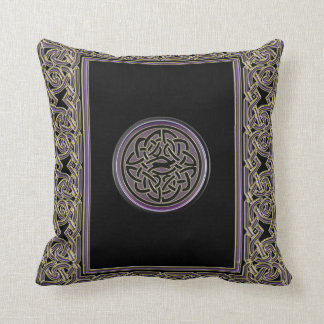 Keltischer Rahmen und metallisches keltisches Kissen