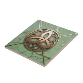 Keltischer Trinity-Knoten auf Sage-Marmor mit gold Fliese