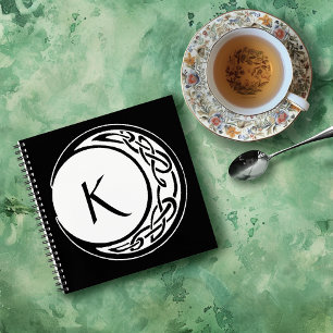 Keltisches Knotenmuster-Mondkreis-Monogramm Schwar Notizblock