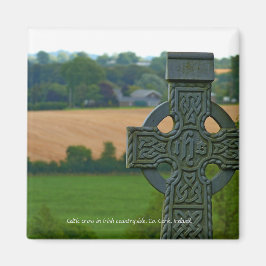 Keltisches Kreuz im irischen Landesinneren Magnet