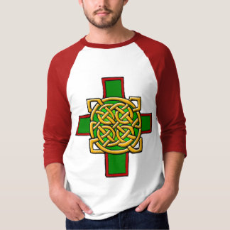 Keltisches Kreuz mit verwickeltem T-Shirt