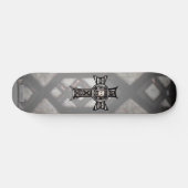 Keltisches Kreuz und Schädel (Silber) Skateboard (Horizontal)