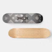 Keltisches Kreuz und Schädel (Silber) Skateboard (Horizontal)