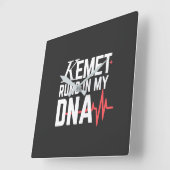 Kemet Runs in My DNA |  Quadratische Wanduhr (Winkel)