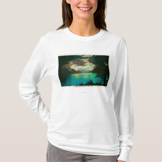 Kenai See, Alaska mit Sturm-Ansammlung T-Shirt (Vorderseite)