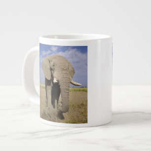 Kenia: Amboseli-Nationalpark, männlicher Elefant Jumbo-Tasse