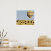 Kenia, Masai Mara. Touristen fahren mit Heißluftba Poster (Küche)