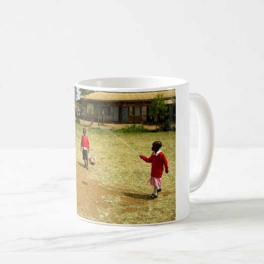 kenianische Schulkinder Kaffeetasse (VorderseiteRechts)