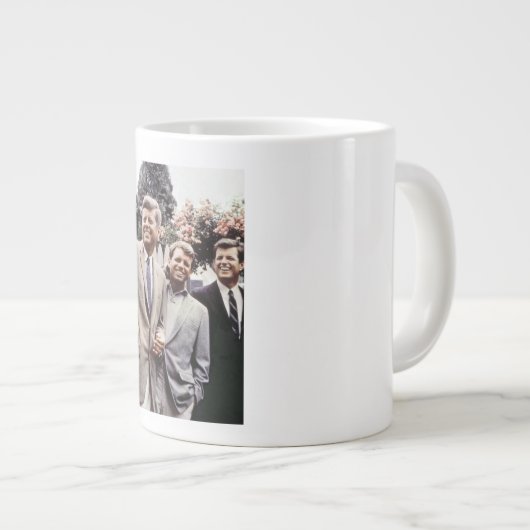 Kennedy Brothers, Präsident John, Robert & Ted Jumbo-Tasse (Vorderseite Rechts)