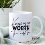 Kennen Sie Ihr Motivierend Zitat Kaffeetasse<br><div class="desc">Know Your Worth Inspirational Motivierend Quote bietet moderne kalligraphische schwarze Schrift mit dem lustigen positiven Sprichwort "Kennen Sie Ihren Wert dann Steuern hinzufügen". Von Evco Studio entworfen www.zazzle.com/store/evcostudio</div>