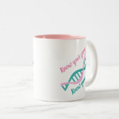 Kennen Sie Ihre Risiken, kennen Sie Ihre Gene Zweifarbige Tasse (VorderseiteRechts)