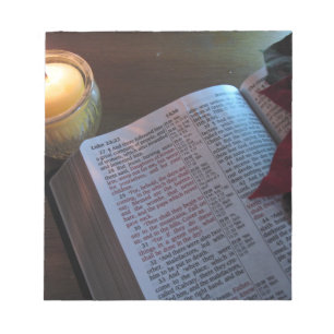 Kerze, Bibel und Poinsetta Notizblock