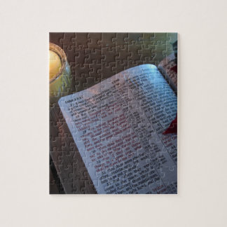 Kerze, Bibel und Poinsetta Puzzle