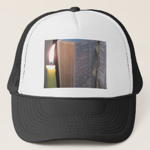 Kerze und Bibel Truckerkappe