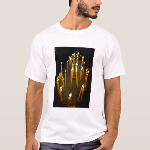 Kerzen in einer Kirche angezündet, Armenien T-Shirt