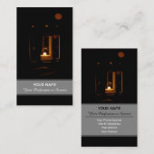 Kerzenlicht beleuchtet die dunkle Visitenkarte (Vorne/Hinten)