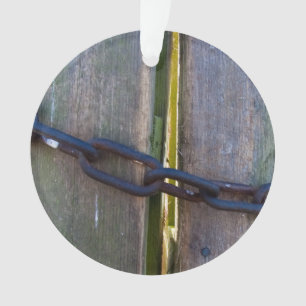 Kette auf Holz Ornament