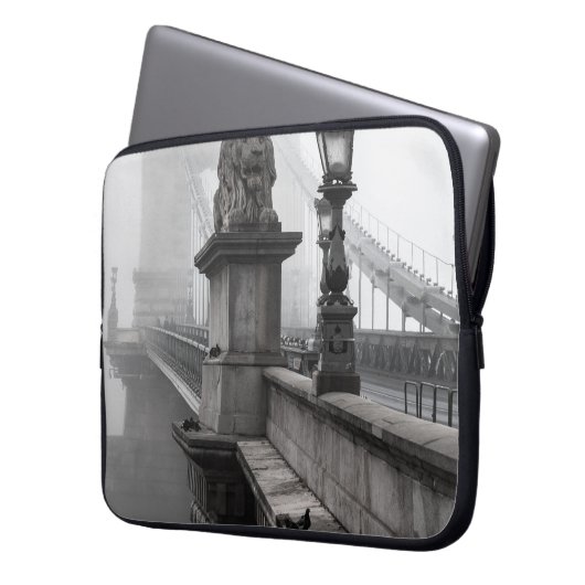 KETTENBRÜCKE, BUDAPEST LAPTOPSCHUTZHÜLLE (Vorderseite Links)