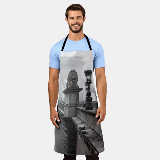 KETTENBRÜCKE, BUDAPEST SCHÜRZE (Getragen)