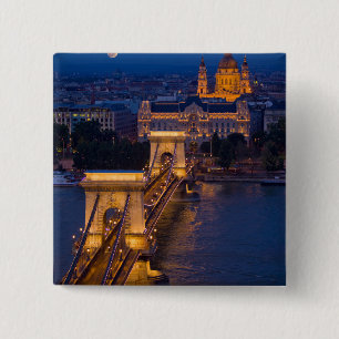 Kettenbrücke und Vollmond bei Nacht Button