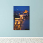 Kettenbrücke und Vollmond in der Nacht Leinwanddruck (Insitu (Holzboden))