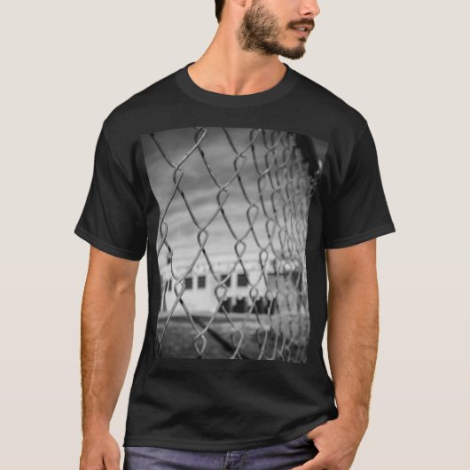 Kettengliederzaun T-Shirt (Vorderseite)