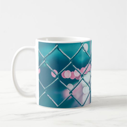 KETTENZEIGE MIT BOKEH-LICHTEN KAFFEETASSE (Links)