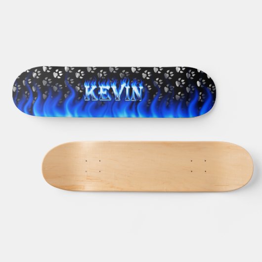 Kevin Skateboard blauen Feuer und Flammen Design. (Horizontal)