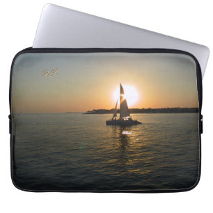 Key West Sunset Sailing mit/ohne Namen oder Initia Laptopschutzhülle