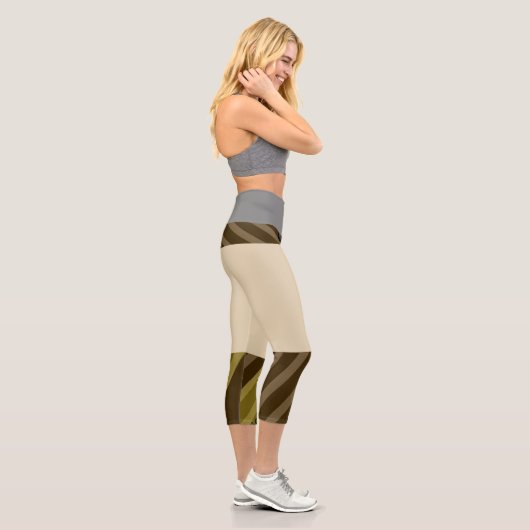 KHAKI KALM | m3galleryStudio Capri Leggings (Rechts)