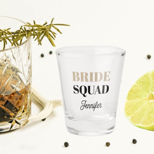 Khaki Wedding Bride Squad Personalisiert Schnapsglas