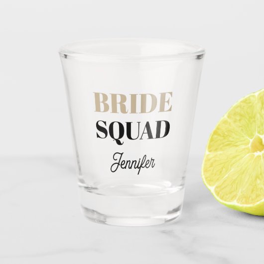 Khaki Wedding Bride Squad Personalisiert Schnapsglas (Vorderseite)