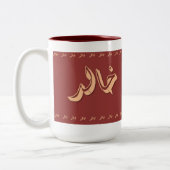 Khalid in der noblen Kastanienbraun-Beige Tasse (Links)