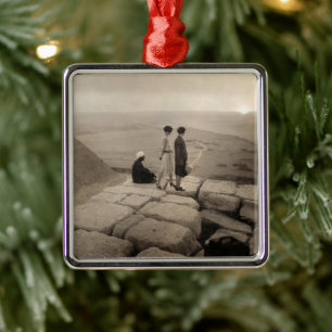 Khufu-Pyramide, Ägypten 1920 Flapper-Mädchen Sonne Ornament Aus Metall