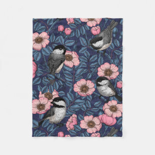 Kichererbsen in wilder Rose in Rosa und Blau Fleecedecke