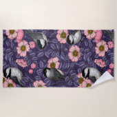 Kichererbsen in wilder Rose in Rosa und Violett Strandtuch (Vorderseite)