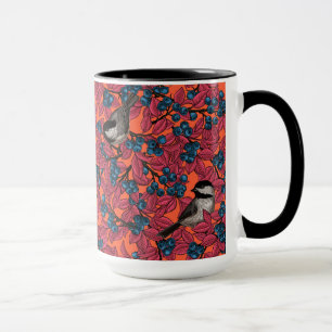 Kichervögel auf Blaubeeren-Ästen auf Orange Tasse