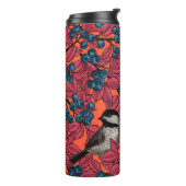 Kichervögel auf Blaubeeren-Ästen auf Orange Thermosbecher (Nach links gedreht)
