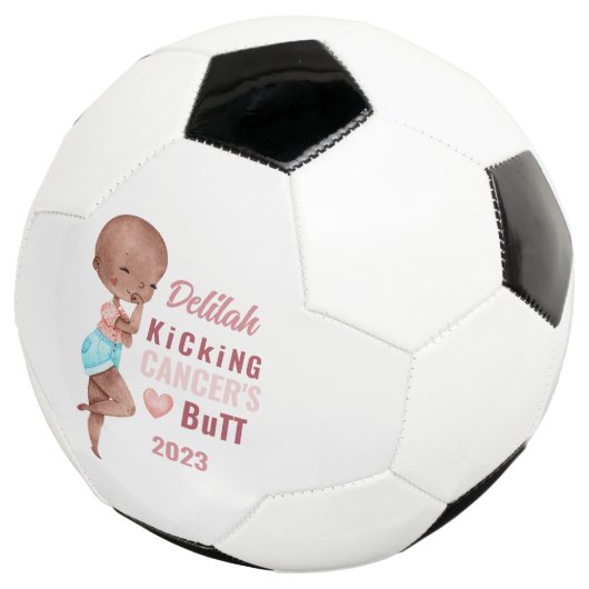Kicken des Personalisierten Fußball-Balls für den Fußball (Dreiviertel)