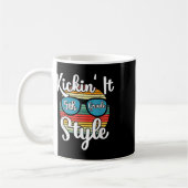 Kickin 'It 5. Klasse im Byck-To-School-Elementarst Kaffeetasse (Links)