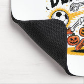 Kickin' It Halloween Skeleton Soccer Player Mousepad (Ecke)