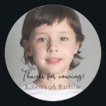 Kids Foto Birthday Party Danke für das Kommen Runder Aufkleber<br><div class="desc">Fügen Sie Ihrer Geburtstagsparty eine Touch Charme hinzu, mit unserer Kinderparty Geburtstagsparty "Kids Foto Birthday Party" Danke für die Teilnahme an den Classic Round Stickers. Diese Aufkleber eignen sich hervorragend, um Gastgeschenken, Geschenktaschen oder sogar als Dekoration eine personalisierte Touch hinzuzufügen. Stickers können mit einem benutzerdefinierten Text und Ihrem bevorzugten Foto...</div>