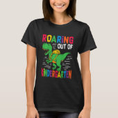Kids Kindergarten Graduation Roaring Out Of Kinder T-Shirt (Vorderseite)