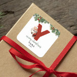 Kids Monogram Christmas Quadratischer Aufkleber<br><div class="desc">Gib dieses Weihnachtsfest das Geschenk personalisierten Charmes! Unsere Monogramm-Aufkleber mit dem Weihnachtsmann,  der sich hinter dem Buchstaben Y versteckt,  sind eine einzigartige und durchdachte Möglichkeit,  Ihre Liebe zu zeigen. Passen Sie mit einem Namen,  Jahr und einem herzlichen Gruß an. Machen Sie Ihre Weihnachtsgeschenke auffällig!</div>